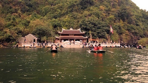 Đền Trình thắng cảnh nổi tiếng tại chùa Hương