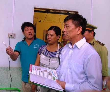 Chủ tịch UBND tỉnh Quảng Bình Nguyễn Hữu Hoài cùng các sở ban ngành “vi hành” kiểm tra các nhà nghỉ, khách sạn, nhà hàng trên địa bàn TP Đồng Hới trước dịp lễ.