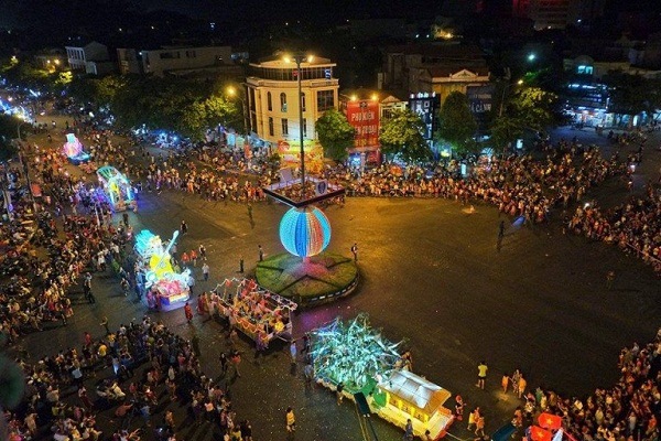 Rước đèn trung thu tại Tuyên Quang