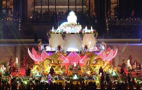 Lễ hoa đăng tại chùa Tam Chúc 2019