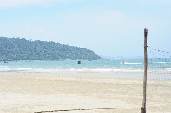Bãi biển tại Cô Tô