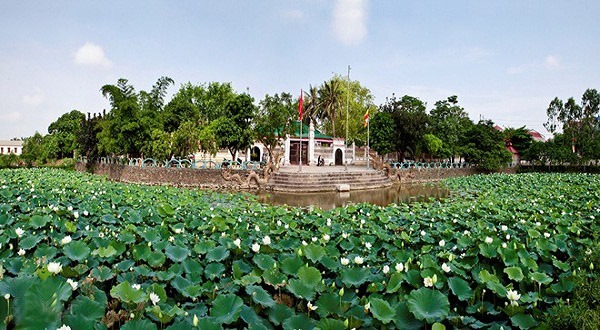 Khung cảnh chùa Cần Linh