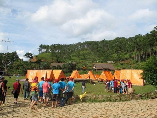 Cắm trại tại làng Cù Lần