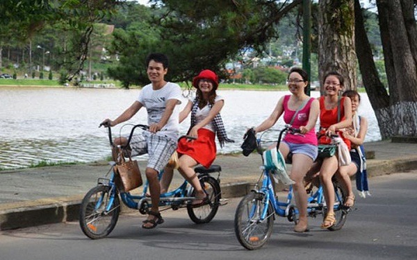 Đạp xe quanh hồ Hồ Xuân Hương